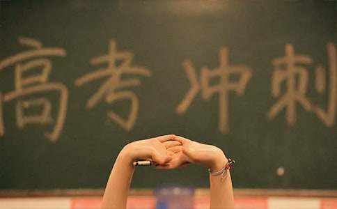 以感動(dòng)為話題的高考素材匯總