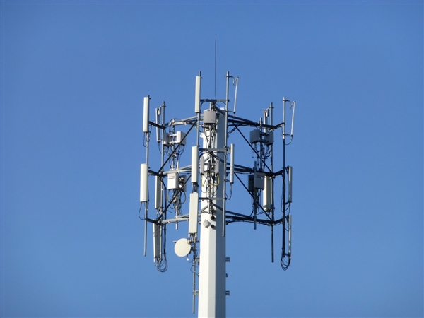 我國(guó)5G基站總數(shù)達(dá)443.9萬(wàn)個(gè)：實(shí)現(xiàn)“鄉(xiāng)鄉(xiāng)通5G”