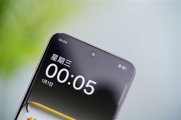 性能強(qiáng)天璣手機(jī)！一加Ace 5至尊版圖賞