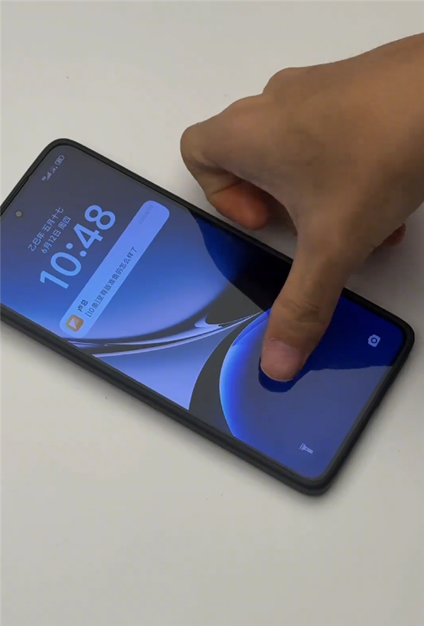 REDMI K80至尊版來了 對標友商數(shù)字旗艦：音質(zhì)、屏幕等全線拉滿