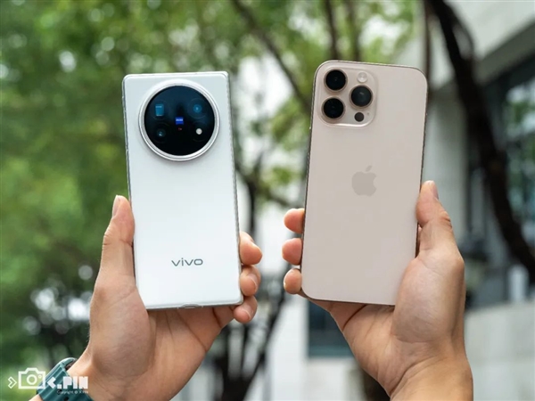 vivo剛出的這臺(tái)折疊屏 我愿稱它為“蘋(píng)果佳搭子”