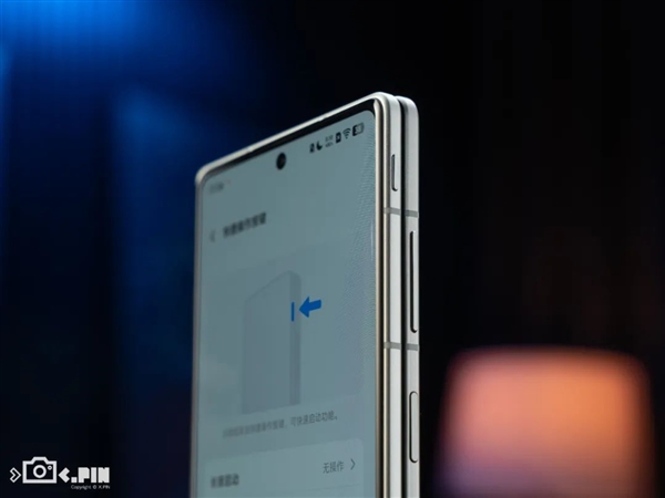 vivo剛出的這臺(tái)折疊屏 我愿稱它為“蘋(píng)果佳搭子”
