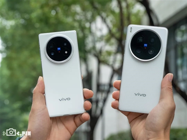 vivo剛出的這臺(tái)折疊屏 我愿稱它為“蘋(píng)果佳搭子”