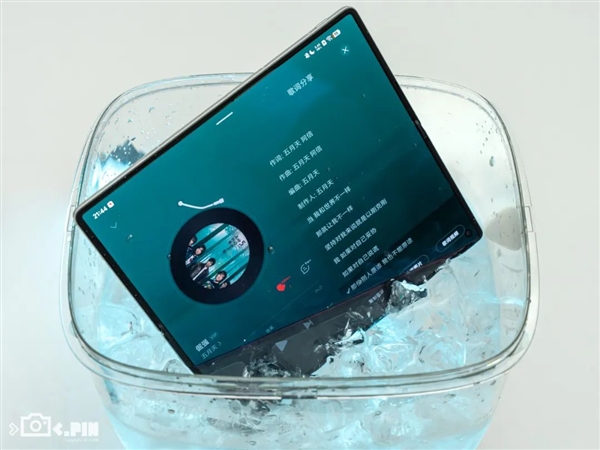vivo剛出的這臺(tái)折疊屏 我愿稱它為“蘋(píng)果佳搭子”