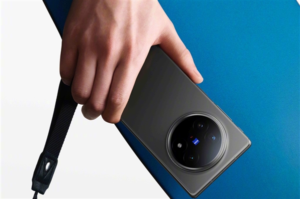 全球首款三防大折疊！vivo X Fold5實(shí)現(xiàn)防水大滿貫