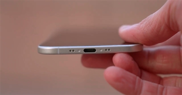 蘋果為極致輕薄妥協(xié)太多：iPhone 17 Air前攝被迫挪位