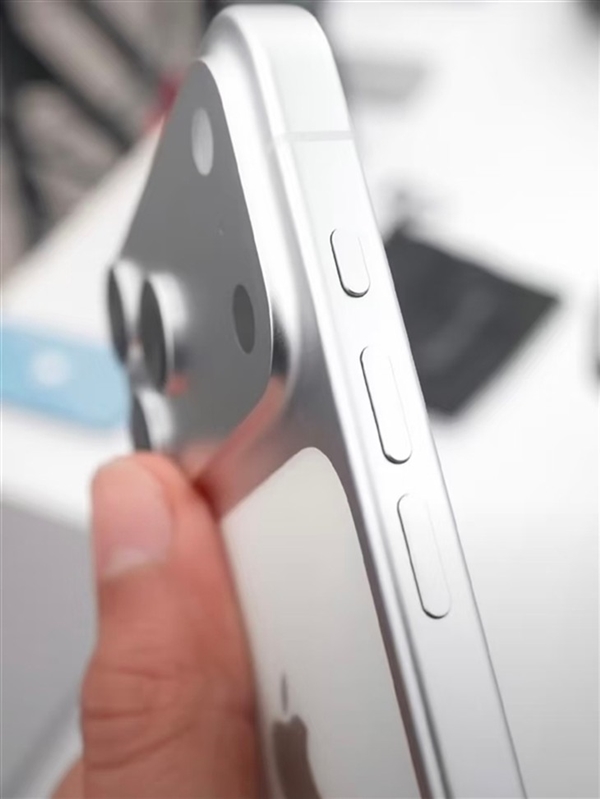 iPhone 17 Air獨(dú)占鈦合金：更貴的Pro版無(wú)緣